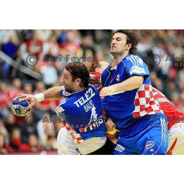 Norway, Lillehammer, 27/01/2008. Ivano BALIC (4) and Igor VORI (9) during European Handball Championship final match Denmark - Croatia.