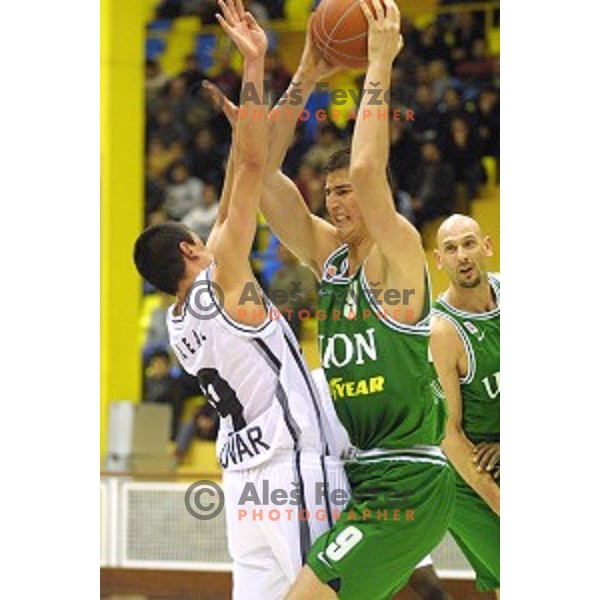 Primoz Brezec in action during Euroleague 2000/2001 basketball match between Ovarense and Union Olimpija in Ovaro, Portugal on December 14, 2000