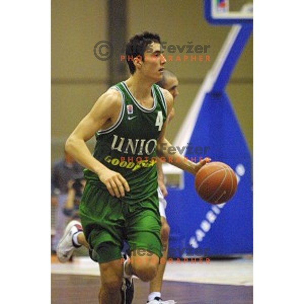Jiri Welch in action during Euroleague 2000/2001 basketball match between Ovarense and Union Olimpija in Ovaro, Portugal on December 14, 2000