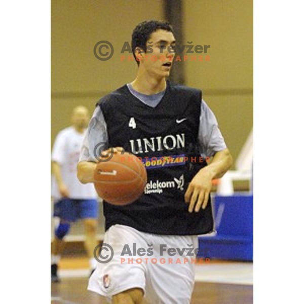 Jiri Welch action during Euroleague 2000/2001 basketball match between Ovarense-Union Olimpija in Ovaro, Portugal on December 14, 2000