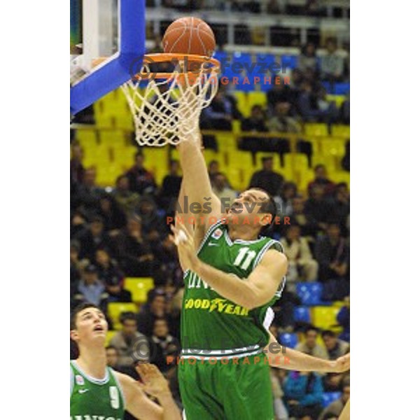Slavko Kotnik in action during Euroleague 2000/2001 basketball match between Ovarense and Union Olimpija in Ovaro, Portugal on December 14, 2000