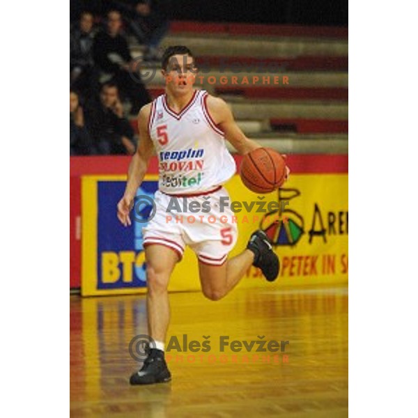 Jaka Lakovic in action during basketball match between Slovan and Krka at Kodeljevo Hall, Ljubljana, Slovenia on December 17, 2000