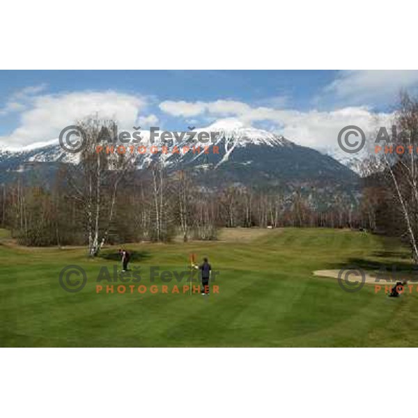 Putting on 8th green during opening day of play in season 2008 at Lakes Golf Course at Bled (Slovenia) on 14.3.2008. Photo by Ales Fevzer 