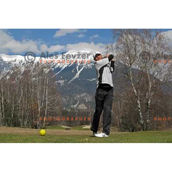 Tee shot at par 3, hole Nr.8 during opening day of play in season 2008 at Lakes Golf Course at Bled (Slovenia) on 14.3.2008. Photo by Ales Fevzer 