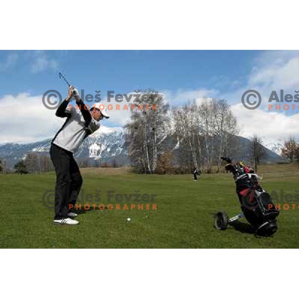 Third shot on par 5, hole nr.7 during opening day of play in season 2008 at Lakes Golf Course at Bled (Slovenia) on 14.3.2008. Photo by Ales Fevzer 