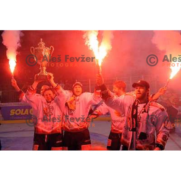 Jesenice celebrate winning the slovenian championship at Ice Hockey match ZM Olimpija - Acroni Jesence - Fourth game of the final of the Slovenian championship ,played in Hala Tivoli Ljubljana 09.04.2008, Jesenice won 2:1 and won the series with 4:0 