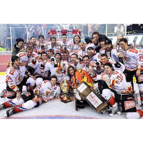 Jesenice celebrate winning the slovenian championship at Ice Hockey match ZM Olimpija - Acroni Jesence - Fourth game of the final of the Slovenian championship ,played in Hala Tivoli Ljubljana 09.04.2008, Jesenice won 2:1 and won the series with 4:0 