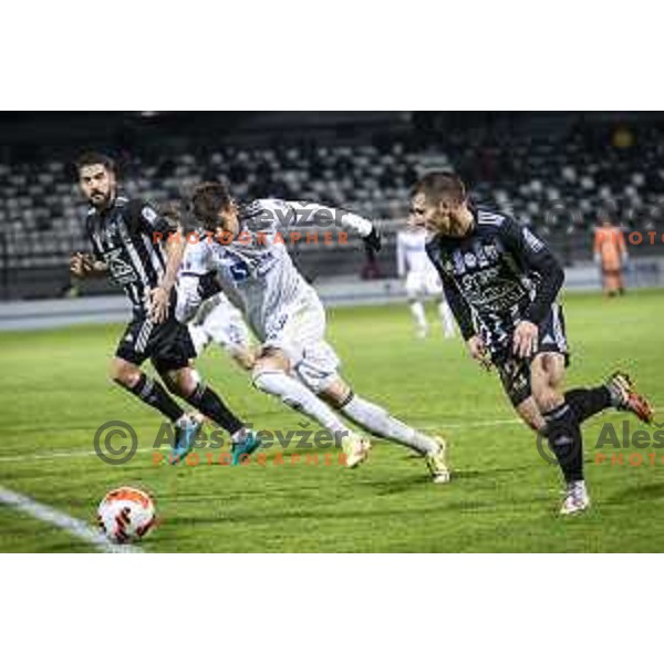 Nino Zugelj vs Tomi Horvat in action during Prva liga Telemach football match between Mura and Maribor in Fazanerija, Murska Sobota, Slovenia on November 28, 2021. Photo: Jure Banfi/www.alesfevzer.com