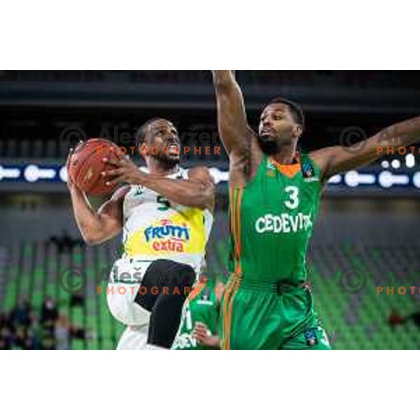 Derek Needham and Melvin Ejim in action during 7days EuroCup basketball match between Cedevita Olimpija and Frutti Extra Bursaspor in Arena Stozice, Ljubljana, Slovenia on February 2, 2022. Photo: Jure Banfi/www.alesfevzer.com