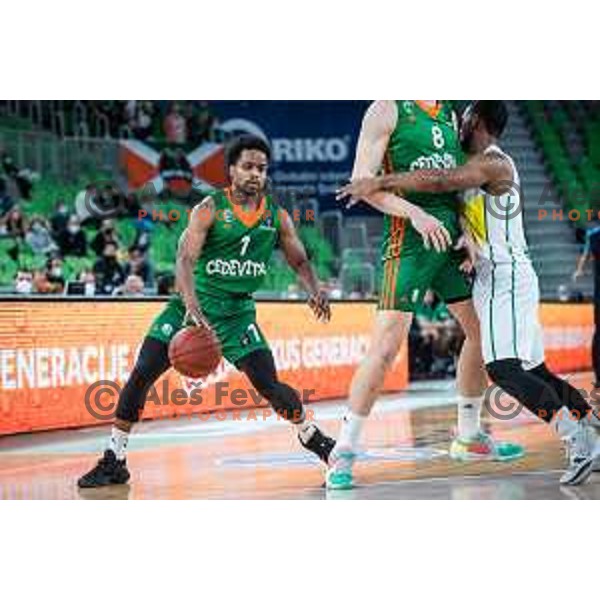 Yogi Ferrell in action during 7days EuroCup basketball match between Cedevita Olimpija and Frutti Extra Bursaspor in Arena Stozice, Ljubljana, Slovenia on February 2, 2022. Photo: Jure Banfi/www.alesfevzer.com