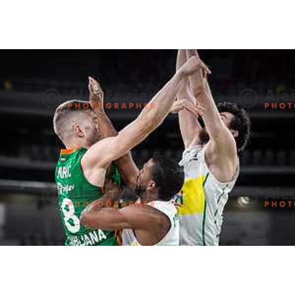 Edo Muric and Derek Needham in action during 7days EuroCup basketball match between Cedevita Olimpija and Frutti Extra Bursaspor in Arena Stozice, Ljubljana, Slovenia on February 2, 2022. Photo: Jure Banfi/www.alesfevzer.com