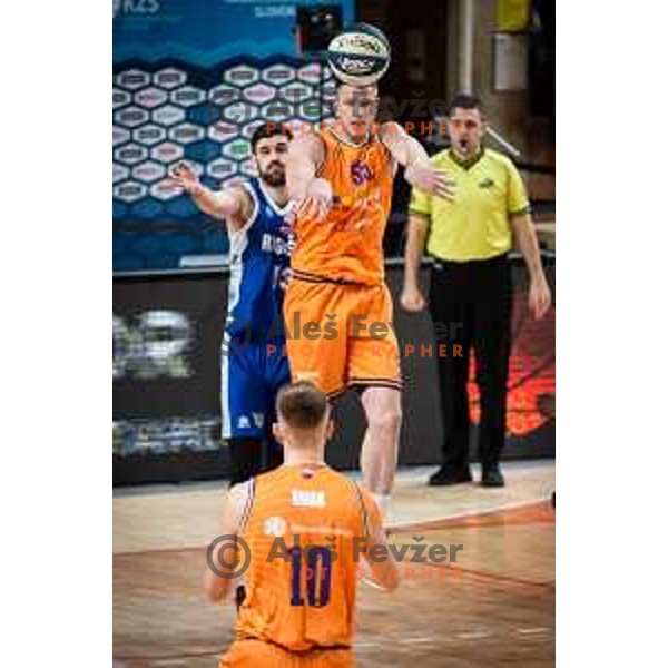Leon Santelj in action during Spar Cup semi-finals basketball match between Helios Suns and Rogaska in Kodeljevo, Ljubljana, Slovenia on February 17, 2022. Photo: Jure Banfi/www.alesfevzer.com