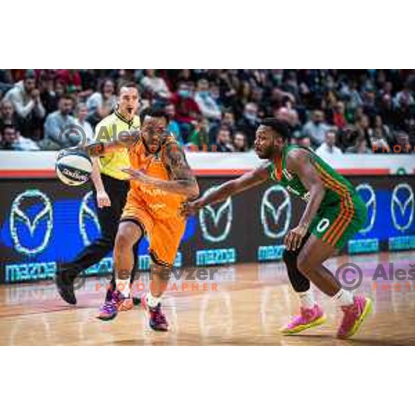 Carlbe Lee Ervin vs Jacob Everse Pullen in action during Spar Cup finals basketball match between Cedevita Olimpija and Helios Suns in Kodeljevo, Ljubljana, Slovenia on February 18, 2022. Photo: Jure Banfi/www.alesfevzer.com