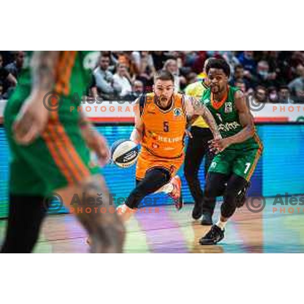 Miroslav Pasajlic vs Kevin Duane Ferrell in action during Spar Cup finals basketball match between Cedevita Olimpija and Helios Suns in Kodeljevo, Ljubljana, Slovenia on February 18, 2022. Photo: Jure Banfi/www.alesfevzer.com