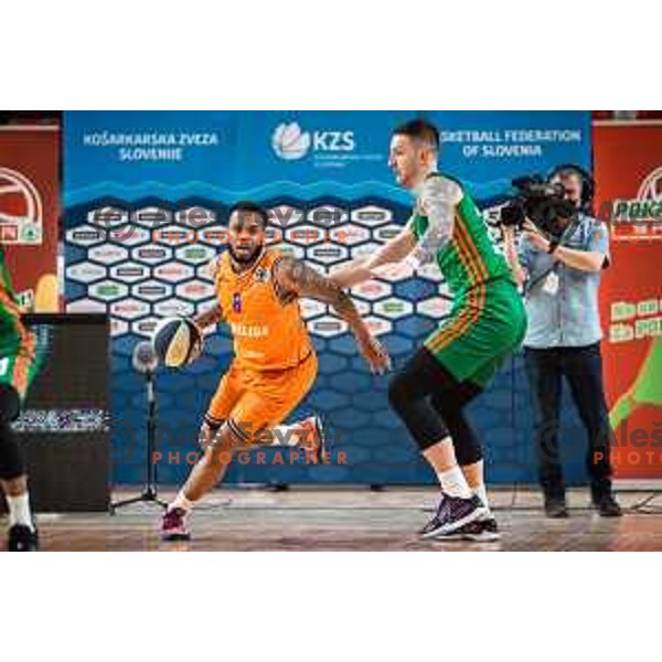 Carlbe Lee Ervin vs Alen Omic in action during Spar Cup finals basketball match between Cedevita Olimpija and Helios Suns in Kodeljevo, Ljubljana, Slovenia on February 18, 2022. Photo: Jure Banfi/www.alesfevzer.com