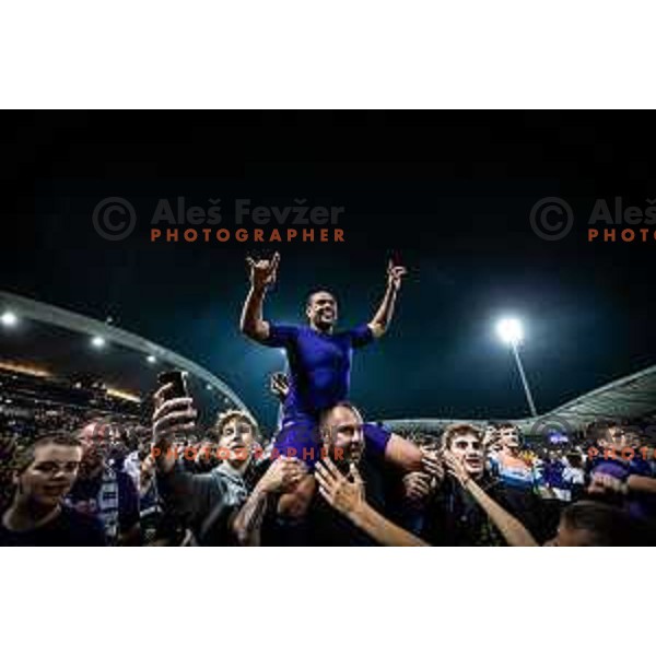 Marcos Tavares celebrating with fans after Prva liga Telemach football match between Maribor and Aluminij in Ljudski vrt, Maribor, Slovenia on May 14, 2022. Photo: Jure Banfi/www.alesfevzer.com