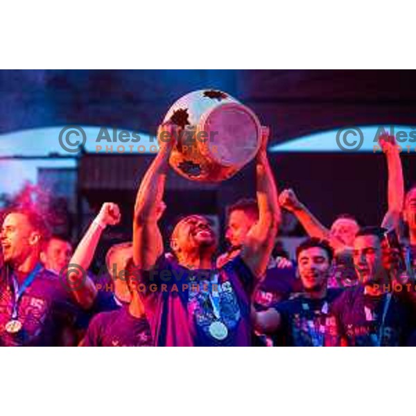 Marcos Tavares celebrating after becoming national champions of Prva liga Telemach in Fazanerija, Murska Sobota, Slovenia on May 22, 2022. Photo: Jure Banfi/www.alesfevzer.com