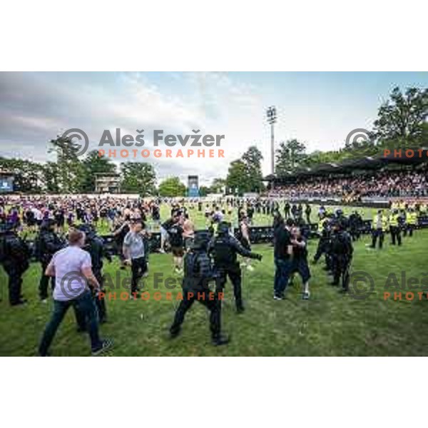 Viole and police during Prva liga Telemach football match between Mura and Maribor in Fazanerija, Murska Sobota, Slovenia on May 22, 2022. Photo: Jure Banfi/www.alesfevzer.com