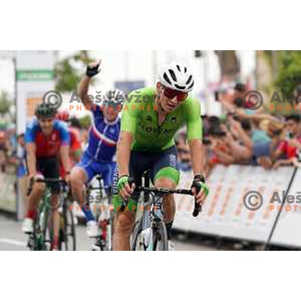 Tilen Finkst sprints for bronze medal, but finished fourth at Men’s Cycling Road race at Mediterranean Games in Oran, Algeria on July 2, 2022