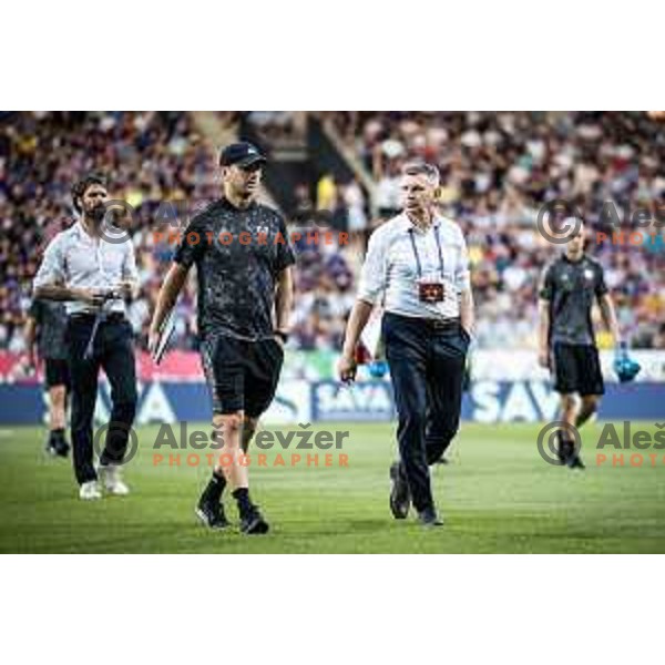 Ales Mertelj and Radovan Karanovic, head coach of Maribor during UEFA Europa League qualifier football match between Maribor and HJK Helsinski in Ljudski vrt, Maribor, Slovenia on August 4, 2022. Photo: Jure Banfi