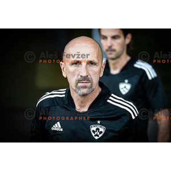 Damir Krznar, head coach of Maribor during training in Ljudski vrt, Maribor, Slovenia on August 16, 2022. Photo: Jure Banfi/www.alesfevzer.com