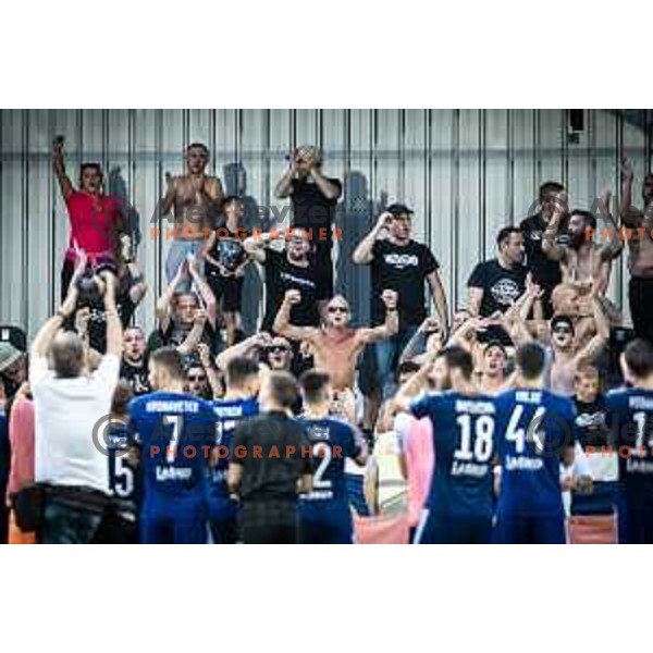 Viole and players of Maribor during Prva liga Telemach football match between Mura and Maribor in Fazanerija, Murska Sobota, Slovenia on August 28, 2022. Photo: Jure Banfi
