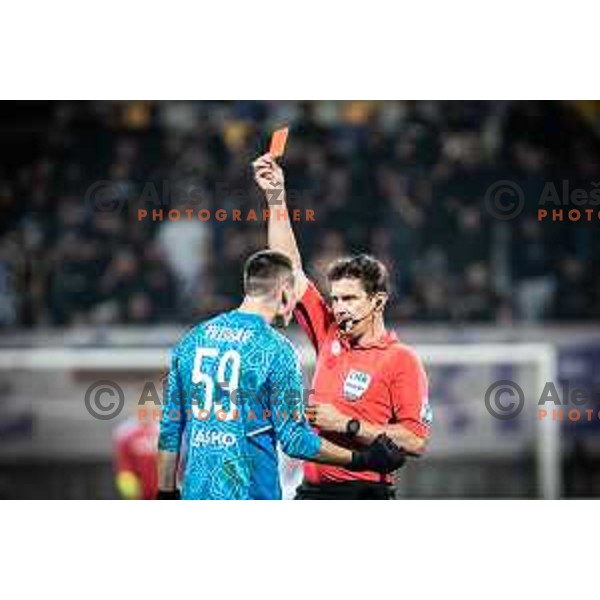 Samo Pridgar and referee Matej Jug during Prva liga Telemach football match between Maribor and Koper in Ljudski vrt, Maribor, Slovenia on October 8, 2022. Photo: Jure Banfi