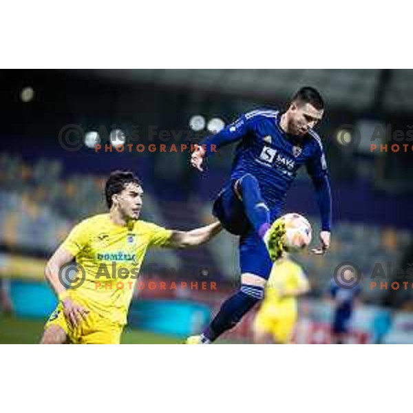 Andrej Duric vs Zan Vipotnik in action during Prva liga Telemach football match between Maribor and Domzale in Ljudski vrt, Maribor, Slovenia on October 22, 2022. Photo: Jure Banfi