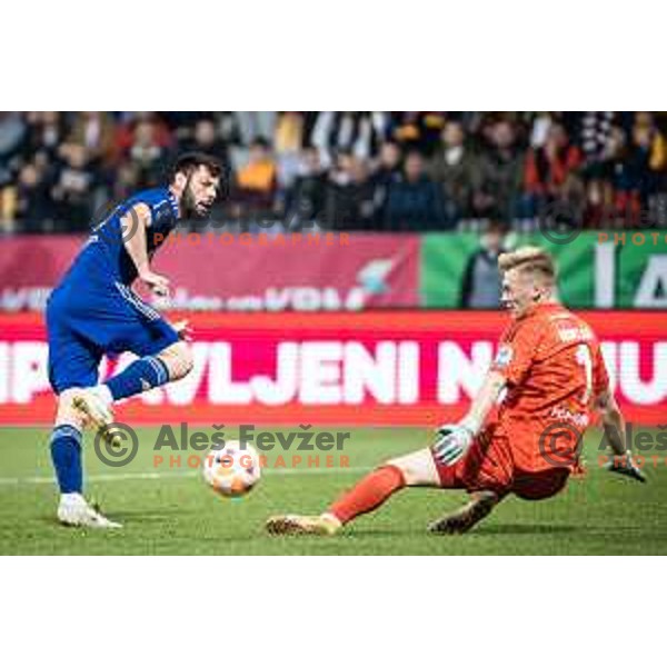 Roko Baturina vs Klemen Mihelak in action during Prva liga Telemach football match between Maribor and Mura in Ljudski vrt, Maribor, Slovenia on November 6, 2022. Photo: Jure Banfi