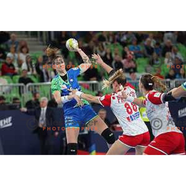 Ana Gros in action during the handball match between Slovenia and Croatia at Women\'s EHF Euro 2022 in Ljubljana, Slovenia on November 10, 2022