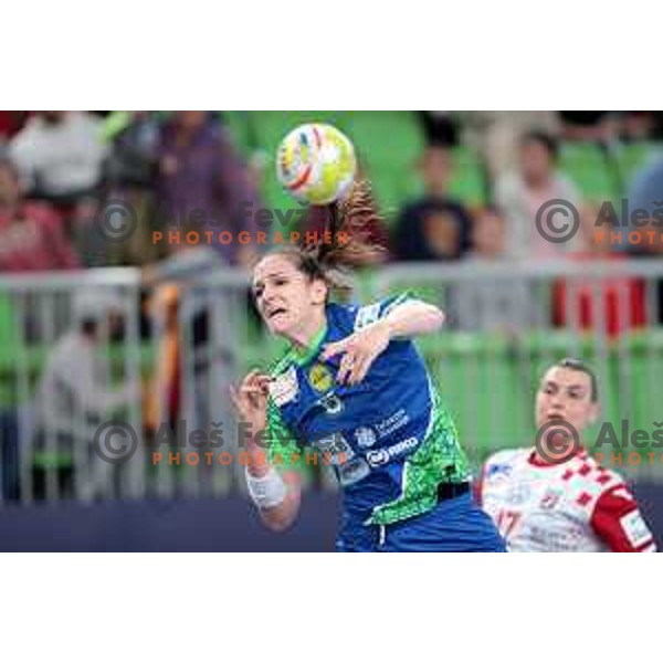 Ana Gros in action during the handball match between Slovenia and Croatia at Women\'s EHF Euro 2022 in Ljubljana, Slovenia on November 10, 2022