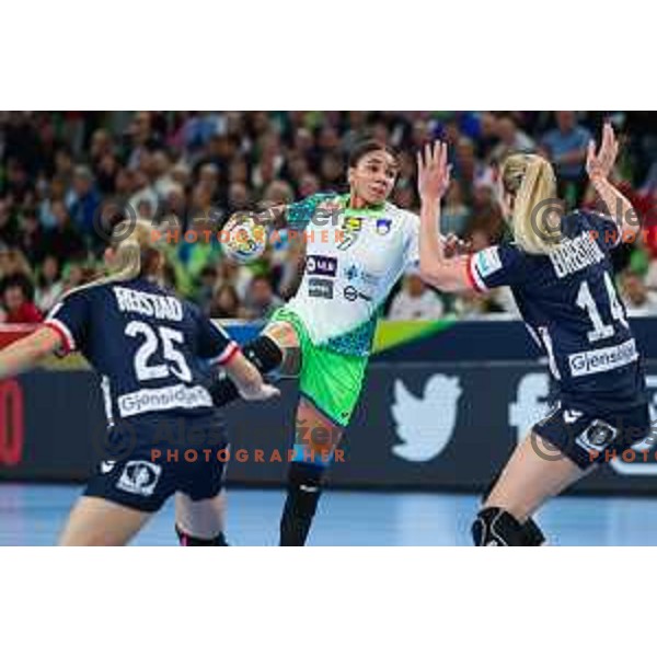 Elizabeth Omoregie in action during the handball match between Slovenia and Norway at Women\'s EHF Euro 2022 in Ljubljana, Slovenia on November 14, 2022