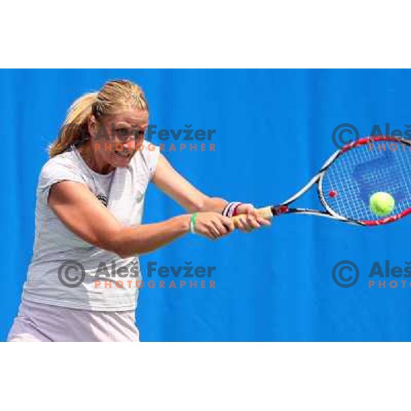 Tina Obrez (SLO) playing in second round in qualification for WTA Banka Koper Slovenia Open tennis tournament in Portoroz (Slovenia) 20.7.2008. Photo Ales Fevzer 