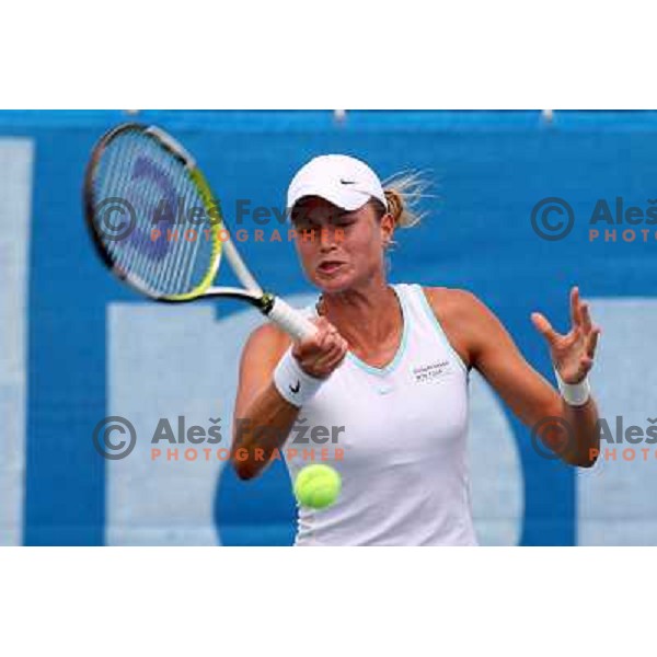 Elena Bovina (RUS) playing in second round in qualification for WTA Banka Koper Slovenia Open tennis tournament in Portoroz (Slovenia) 20.7.2008. Photo Ales Fevzer 