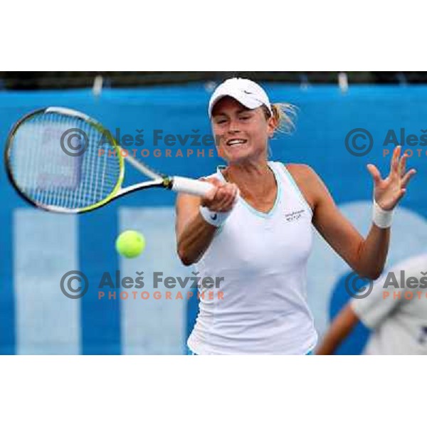 Elena Bovina (RUS) playing in second round in qualification for WTA Banka Koper Slovenia Open tennis tournament in Portoroz (Slovenia) 20.7.2008. Photo Ales Fevzer 