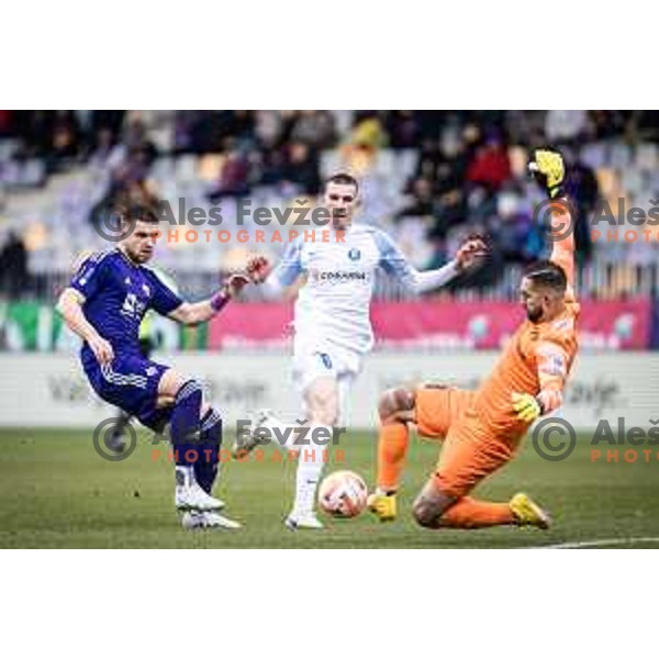 Zan Vipotnik vs Matko Obradovic in action during Prva liga Telemach football match between Maribor and Celje in Ljudski vrt, Maribor, Slovenia on February 26, 2023. Photo: Jure Banfi