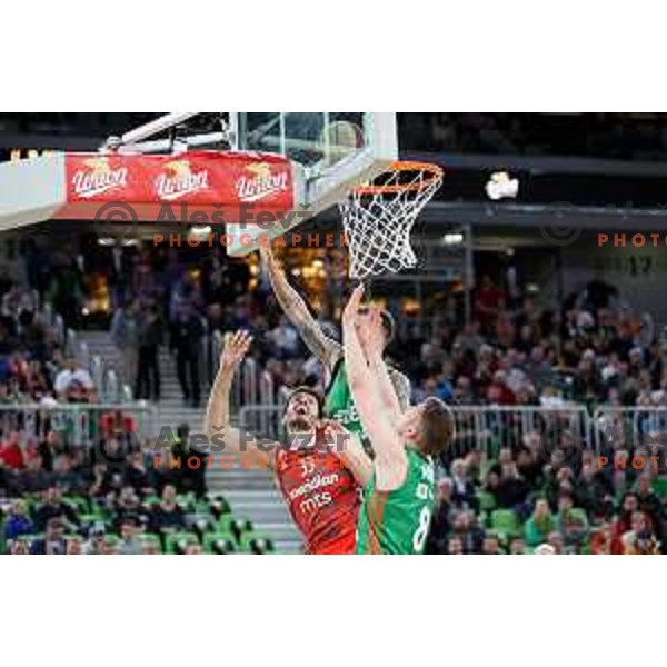 Filip Petrusev of Crvena Zvezda mts and Edo Muric of Cedevita Olimpija during ABA League 2022-2023 match between Cedevita Olimpija and Crvena Zvezda mts (SRB) in Ljubljana, Slovenia on April 24, 2023. Foto: Filip Barbalic