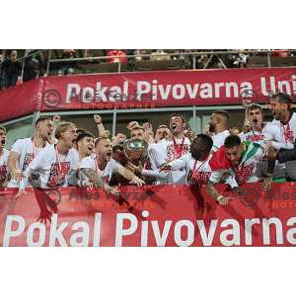 Timi Max Elsnik, head coach Albert Riera and players of Olimpija celebrate victory at Pivovarna Union Slovenian Cup match between Olimpija and Maribor in Celje on May 6, 2023