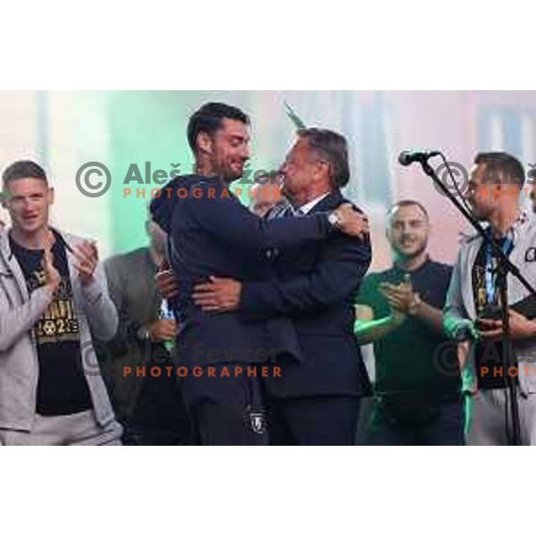 Head Coach Albert Riera and mayor of Ljubljana Zoran Jankovic during championship celebration of Olimpija in Kongresni trg, Ljubljana, Slovenia on May 20, 2023. Foto: Filip Barbalic