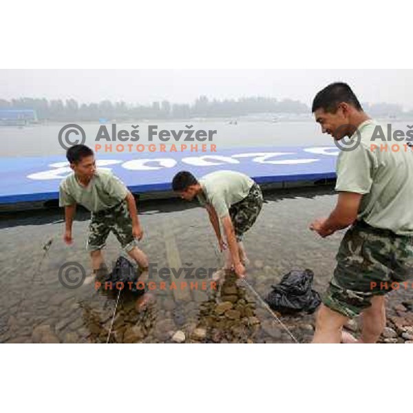 Soldiers remowing seaweed befroe Rowing practice at Shunyi Olympic Park rowing course , Olympic games Beijing, China 8.8.2008 