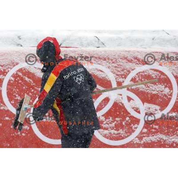 Cleaning snow