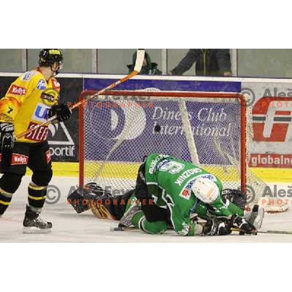 Lynch watches third goal for Vienna Capitals at ice-hockey match Tilia Olimpija-Vienna Capitals in round 7 of EBEL league, played in Hala Tivoli, Ljubljana, Slovenia 5.10.2008. Vienna Capitals won the match 4:0 