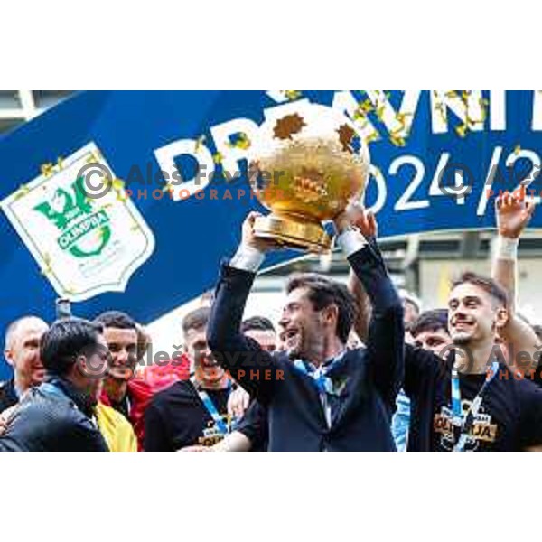 Head coach Victor Sanchez, Marcel Ratnik, Matevz Vidovsek and players of Olimpija celebrate Slovenian National Title after the Prva liga Telemach 2024/2025 football match between Bravo and Olimpija in Ljubljana, Slovenia on May 24, 2025