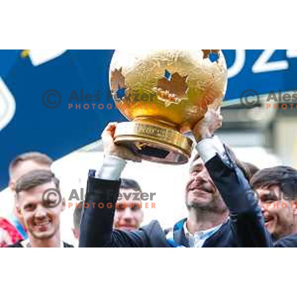 Head coach Victor Sanchez and players of Olimpija celebrate Slovenian National Title after the Prva liga Telemach 2024/2025 football match between Bravo and Olimpija in Ljubljana, Slovenia on May 24, 2025