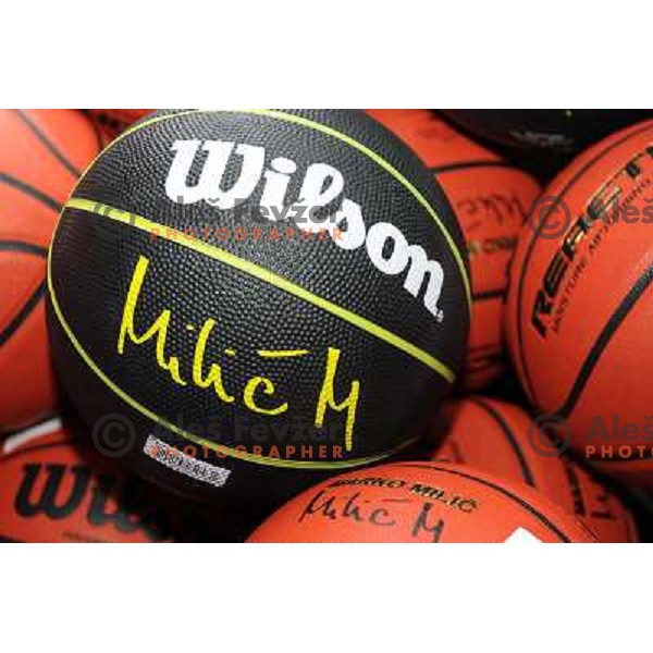 Marko Milic ball at the presentation and press conference of the Marko Milic basketball ball , Intersport , Mercator Center Siska, 17.10.2008 