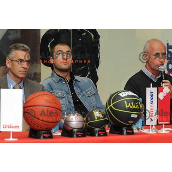 Press conference at the presentation and press conference of the Marko Milic basketball ball , Intersport , Mercator Center Siska, 17.10.2008 