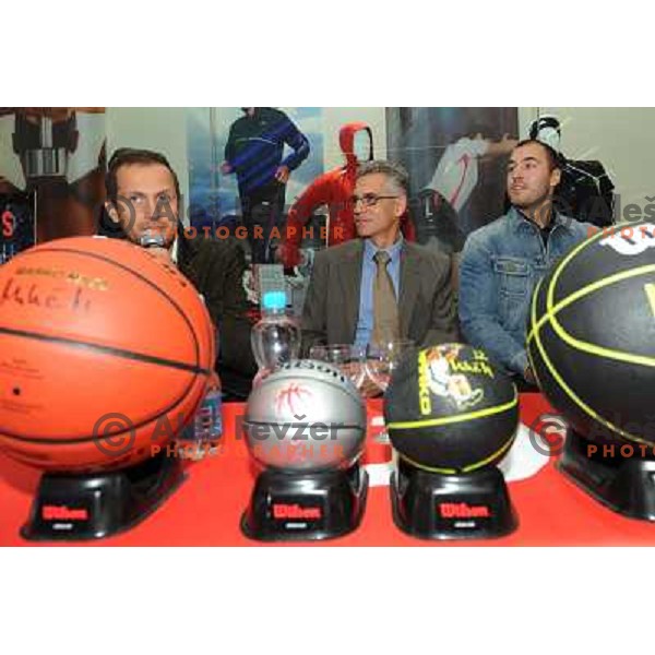 Press conference at the presentation and press conference of the Marko Milic basketball ball , Intersport , Mercator Center Siska, 17.10.2008 