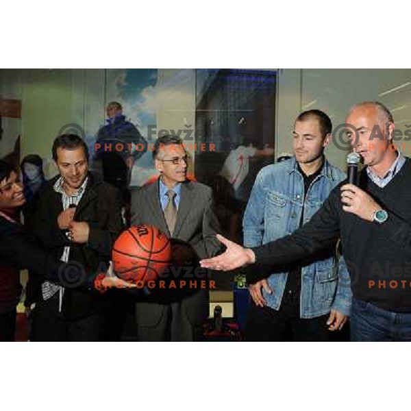 Press conference at the presentation and press conference of the Marko Milic basketball ball , Intersport , Mercator Center Siska, 17.10.2008 