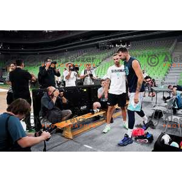 Anze Macek and Luka Doncic during practice session of Slovenia Men’s Basketball team in Arena Stozice, Ljubljana, Slovenia on August 7, 2025. Photo: Filip Barbalic