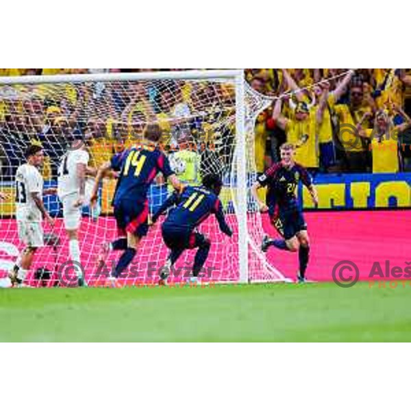 Anthony Elanga scores and celebrates a goal during FIFA World Cup 2026 Qualifying round match between Slovenia and Sweden at Stadium Stozice, Ljubljana, Slovenia on September 5, 2025